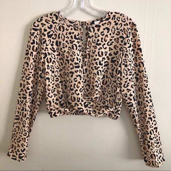 Divided Tops - DIVIDED cheetah print crop top